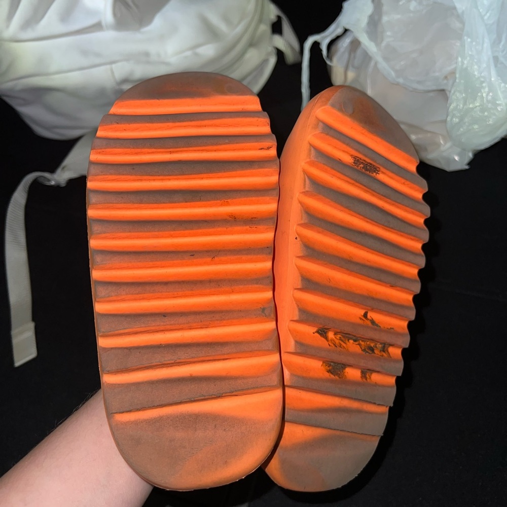 Yeezy Slides - Picture 2 of 3